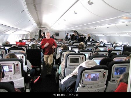 Paris, 24 January 2015The cabin with passengers of a Boeing 777 aitcraft of Air France.Az Air France l?git?rsas?g Boeing-777 t?pus? rep?l?g?pe utaster?nek r?szlete utaz?kkal.-stock-foto