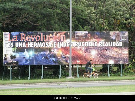 Havana, 26 January 2015Poster with the slogan "The revolution is a beautiful and indestructible reality".A kubai forradalmat ?ltet? plak?t a Forradalom ter?n (Plaza de la Revoluci?n) "A forradalom sz?p, ?s elpuszt?thatatlan val?s?g" felirattal.-stock-foto