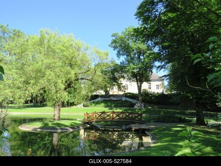 Als?pet?ny, 13 May 2018The Pr?nay Castle and its park of Als?pet?ny (Northern Hungary).Az als?pet?nyi (N?gr?d megye) Pr?nay kast?ly ?s parkja.-stock-foto