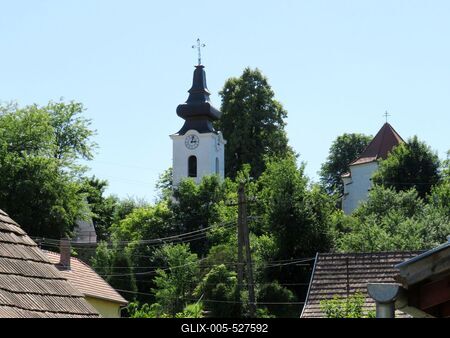 Als?pet?ny, 13 May 2018View of Als?pet?ny with the Catholic Church.Als?pet?ny l?tk?pe a katolikus templommal.-stock-foto