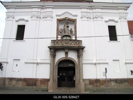 V?c, 2016. m?rcius 27.A Szent Anna piarista templom. Az ?r?kim?d?s v?ci temploma. 1745-ben ?p?lt fel.-stock-foto