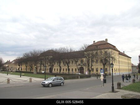 V?c, 2016. m?rcius 27.Az Apor Vilmos Katolikus F?iskola a Konstantin t?ren.-stock-foto