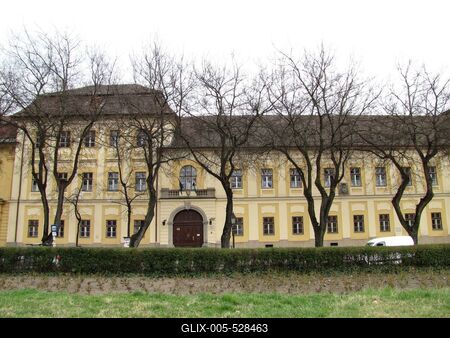 V?c, 2016. m?rcius 27.Az Apor Vilmos Katolikus F?iskola f?bej?rata az Apor Vilmos t?ren.-stock-foto