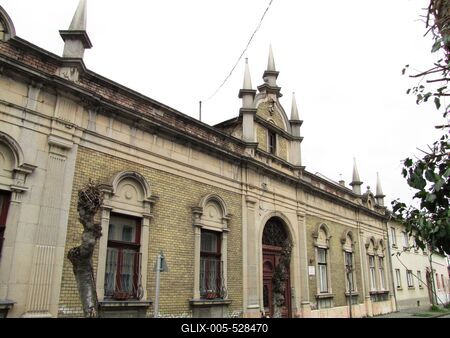 V?c, 2016. m?rcius 27.A Gasparik K?zm?r utca 8. sz. alatti, 1900-as ?vek elej?n ?p?lt v?dett lak??p?lete.-stock-foto