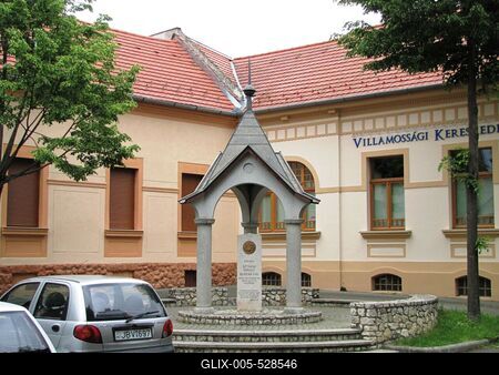 P?pa, 2014. m?jus 2.A Szt?rai Mih?ly ?s Husz?r G?l tisztelet?re emelet eml?km? p?pai reform?tori szolg?latuk eml?k?re. A Zimmermann utc?ban tal?lhat? eml?km?vet Mezei L?szl? ?s Winkler G?bor ?p?tette 1997-ben.-stock-foto