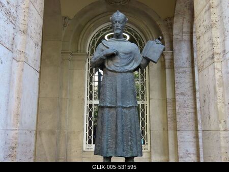 Statue of Hungarian Jesuit monk, educator, leading figure of the Counter-Reformation Pázmány Péter - Budapest-stock-foto