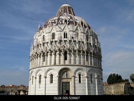The baptismal chapel in Pisa's Square of Miracles  - Italy-stock-foto