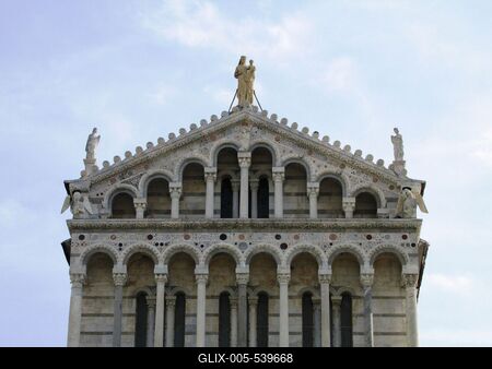 Pisa - Italy - The facade tower of Pisa Cathedral in the Square of Miracles-stock-foto