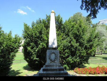 Budapest, 18 July 2017Monument of the Soldiers fallen during the fight for the Castle of Buda in the Revolution of 1849.1848-as h?si eml?km? a XII. ker?leti Geszteny?s kertben. A Budav?r bev?tel?n?l 1849. m?jus 21-?n elesett honv?dek porainak si?rhelye.-stock-foto