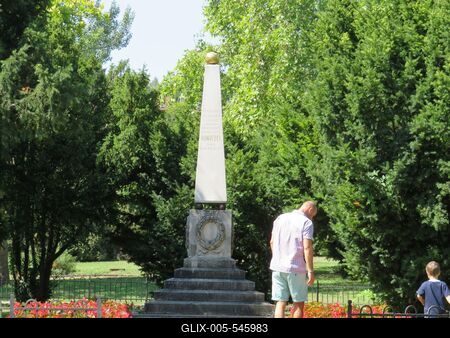 Budapest, 18 July 2017Monument of the Soldiers fallen during the fight for the Castle of Buda in the Revolution of 1849.1848-as h?si eml?km? a XII. ker?leti Geszteny?s kertben. A Budav?r bev?tel?n?l 1849. m?jus 21-?n elesett honv?dek porainak si?rhelye.-stock-foto