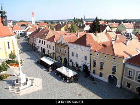 K?szeg (Hungary), 13 September 2016.Houses of the Historical Hungarian City of K?szeg.K?szegi l?tk?p a belv?ros h?zaival. Jurisics t?r.-stock-foto