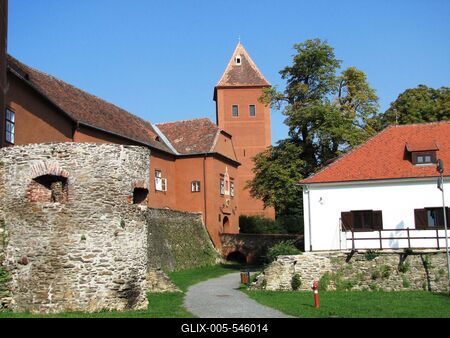 K?szeg (Hungary), 13 September 2016.The 16th Century Jurisics Castle, historical fortress against the Turc invasion of Hungary.A k?szegi Jurisics v?r. Eredetije a XVI. sz-ban ?p?lt. Jurisics Mikl?s horv?t f?nemesr?l, a t?r?k?k k?szegi ostrom?nak (1532) h?s?r?l kapta nev?t.-stock-foto