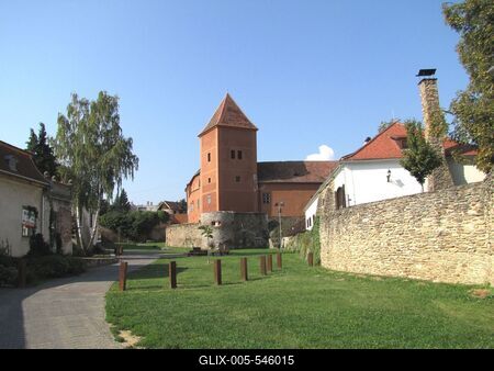 K?szeg (Hungary), 13 September 2016.The 16th Century Jurisics Castle, historical fortress against the Turc invasion of Hungary.A k?szegi Jurisics v?r. Eredetije a XVI. sz-ban ?p?lt. Jurisics Mikl?s horv?t f?nemesr?l, a t?r?k?k k?szegi ostrom?nak (1532) h?s?r?l kapta nev?t.-stock-foto