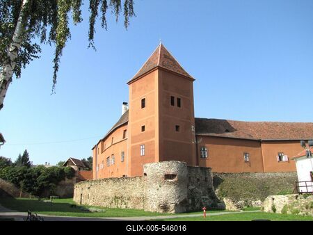 K?szeg (Hungary), 13 September 2016.The 16th Century Jurisics Castle, historical fortress against the Turc invasion of Hungary.A k?szegi Jurisics v?r. Eredetije a XVI. sz-ban ?p?lt. Jurisics Mikl?s horv?t f?nemesr?l, a t?r?k?k k?szegi ostrom?nak (1532) h?s?r?l kapta nev?t.-stock-foto