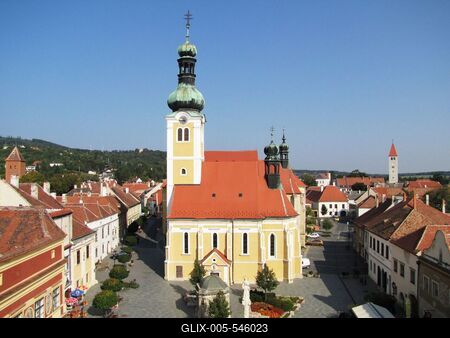 K?szeg (Hungary), 13 September 2016.View of the Historical Hungarian City of K?szeg.K?szegi l?tk?p a Szent Imre templommal XVII. sz.) k?z?pen. Alatta a Jurisics t?r.-stock-foto