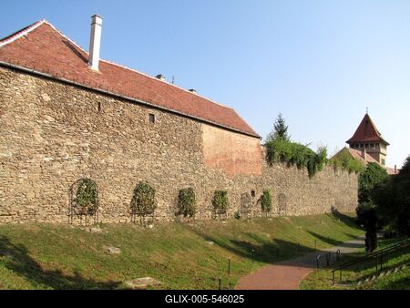 K?szeg (Hungary), 13 September 2016.The 16th Century Jurisics Castle, historical fortress against the Turc invasion of Hungary.A k?szegi Jurisics v?r. Eredetije a XVI. sz-ban ?p?lt. Jurisics Mikl?s horv?t f?nemesr?l, a t?r?k?k k?szegi ostrom?nak (1532) h?s?r?l kapta nev?t.-stock-foto