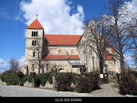 ?csa, 2010. m?rcius 14.?csa XIII. sz?zad k?zep?n ?p?lt, ?s mindm?ig eredeti ?llapot?t ?rz? rom?n st?lus? bazilik?ja.-stock-foto