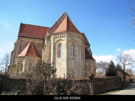 ?csa, 2010. m?rcius 14.?csa XIII. sz?zad k?zep?n ?p?lt, ?s mindm?ig eredeti ?llapot?t ?rz? rom?n st?lus? bazilik?ja.-stock-foto