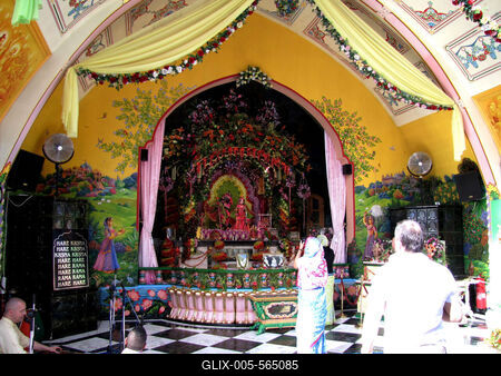 Somogyv?mos, 2012. m?jus 6.A Krisna v?lgyi indiai kultur?lis k?zpont ?s biofarm szent?lye. A Magyar Krisna tudat? H?v?k K?z?ss?ge hindu hagyom?nyok szerint alak?totta ki a telepet. Tan?t?saik az emberi b?lkcsess?g ?si szent k?nyvein, a V?d?kon alapulnak. F?ldjeiken biogazd?lkod?st folytatnak.-stock-foto