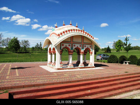 Somogyv?mos, 2012. m?jus 6.A Sr?la Prabhup?da eml?km? a Krisna v?lgyi indiai kultur?lis k?zpont ?s biofarm ter?let?n. A Magyar Krisna tudat? H?v?k K?z?ss?ge hindu hagyom?nyok szerint alak?totta ki a telepet. Tan?t?saik az emberi b?lkcsess?g ?si szent k?nyvein, a V?d?kon alapulnak. F?ldjeiken biogazd?lkod?st folytatnak.-stock-foto