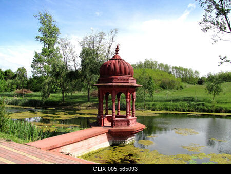 Somogyv?mos, 2012. m?jus 6.Pavilon ?s halast? a Krisna v?lgyi indiai kultur?lis k?zpont ?s biofarm ter?let?n. A Magyar Krisna tudat? H?v?k K?z?ss?ge hindu hagyom?nyok szerint alak?totta ki a telepet. Tan?t?saik az emberi b?lkcsess?g ?si szent k?nyvein, a V?d?kon alapulnak. F?ldjeiken biogazd?lkod?st folytatnak.-stock-foto