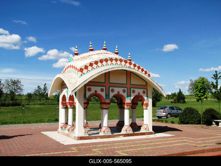 Somogyv?mos, 2012. m?jus 6.A Sr?la Prabhup?da eml?km? a Krisna v?lgyi indiai kultur?lis k?zpont ?s biofarm ter?let?n. A Magyar Krisna tudat? H?v?k K?z?ss?ge hindu hagyom?nyok szerint alak?totta ki a telepet. Tan?t?saik az emberi b?lkcsess?g ?si szent k?nyvein, a V?d?kon alapulnak. F?ldjeiken biogazd?lkod?st folytatnak.-stock-foto