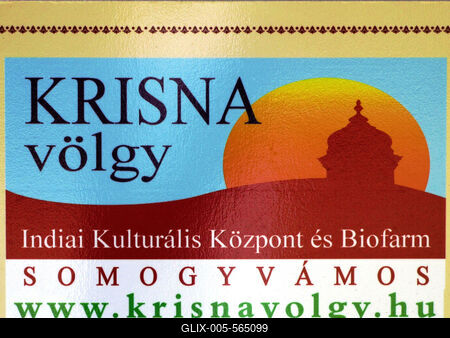 Somogyv?mos, 2012. m?jus 6.A Krisna v?lgyi indiai kultur?lis k?zpont ?s biofarm t?bl?ja.-stock-foto