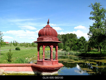 Somogyv?mos, 2012. m?jus 6.Pavilon ?s halas t? a Krisna v?lgyi indiai kultur?lis k?zpont ?s biofarm ter?let?n. A Magyar Krisna tudat? H?v?k K?z?ss?ge hindu hagyom?nyok szerint alak?totta ki a telepet. Tan?t?saik az emberi b?lkcsess?g ?si szent k?nyvein, a V?d?kon alapulnak. F?ldjeiken biogazd?lkod?st folytatnak.-stock-foto