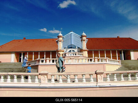 Somogyv?mos, 2012. m?jus 6.A Krisna v?lgyi indiai kultur?lis k?zpont ?s biofarm k?zponti ?p?lete ?s szent?lye. A Magyar Krisna tudat? H?v?k K?z?ss?ge hindu hagyom?nyok szerint alak?totta ki a telepet. Tan?t?saik az emberi b?lkcsess?g ?si szent k?nyvein, a V?d?kon alapulnak. F?ldjeiken biogazd?lkod?st folytatnak.-stock-foto