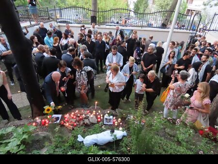 Budapest - Commemoration in Budapest of the 20,000 children massacred in Gaza. Candle lighting.Commemoration in Budapest of the 20,000 children massacred in Gaza. Candle lighting.Commemoration in Budapest of the 20,000 children massacred in Gaza-stock-foto