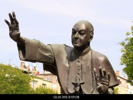 Budapest, 24 August 2017Statue of Martyr Bishop, Apor Vilmos.Apor Vilmos (1892-1945) v?rtan? p?sp?k szobra a f?v?ros r?la elnevezett XII. ker?leti ter?n. Marton L?szl? szobr?szm?v?sz 1997-ben k?sz?lt alkot?sa.-stock-foto