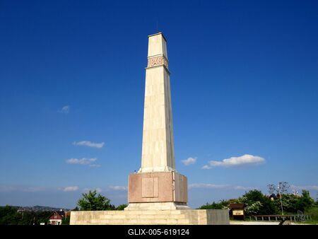 P?kozd, 30 April 2017Memorial column of the Battle of P?kozd of 29 September 1848 in the P?kozd military memorial park.A p?kozdi csata (1848. szeptember 29.) tisztelet?re ?ll?tott eml?koszlop a p?kozdi katonai eml?kparkban.-stock-foto