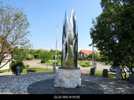 P?kozd, 30 April 2017Monument to the Hungarian Peacekeepers in the P?kozd military memorial park.A Magyar B?kefenntart?k Eml?km?ve a p?kozdi katonai eml?kparkban.-stock-foto