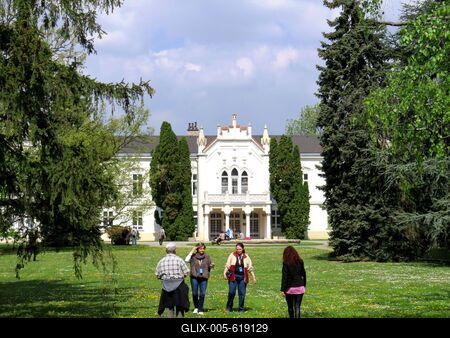Martonv?s?r, 30 April 2017The Brunszvik castle built in baroque-neogothic style in 1785. Beethoven here has completed his Appassionata in 1806.A Brunszvik kast?ly. barokk-neog?t st?lusban ?p?lt 1785-ben. Beethoven itt fejezte be Apassionata m?v?t 1806-ban.-stock-foto