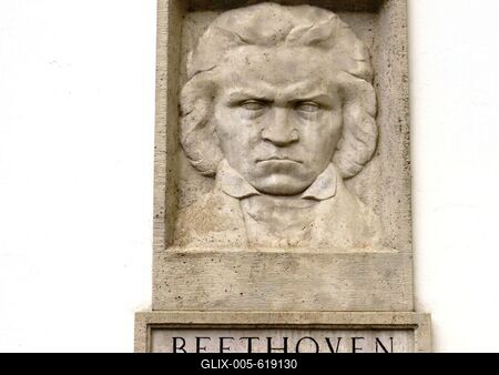 Martonv?s?r, 30 April 2017Beethoven relief on the wall of Brunszvik Castle. Beethoven-domborm? a Brunszvik kast?ly fal?n. Br?m Ferenc 1957-ben k?sz?lt alkot?sa.-stock-foto