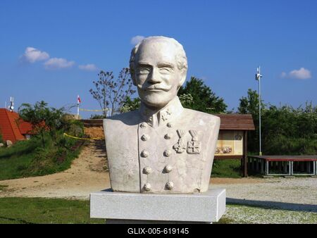 P?kozd, 30 April 2017Bust of lieutenant general M?ga J?nos, chief of the Hungarian Army in the P?kozd military memorial park.M?ga J?nos (1784-1861) alt?bornagy, a magyar hadsereg f?vez?r?nek mellszobra  a p?kozdi katonai eml?kparkban. ?rvai J?nos 2011-ben k?sz?lt alkot?sa.-stock-foto