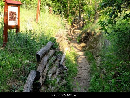 P?kozd, 30 April 2017Reconstructed trench from the WWI in the P?kozd military memorial park.I. vil?gh?bor?s rekonstru?lt l?v?sz?rok a p?kozdi katonai eml?kparkban.-stock-foto