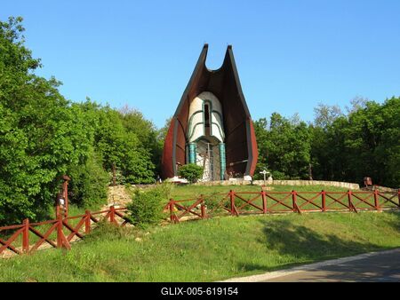P?kozd, 30 April 2017Monument to the memory of the Battle et Don of WWII.A p?kozdi doni eml?km?. A II. vil?gh?bor? doni csat?j?ban elesettek eml?k?re. Korompai P?ter ?s Szab? Tam?s 1994-ben k?sz?lt alkot?sa.-stock-foto
