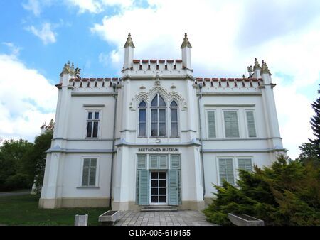 Martonv?s?r, 30 April 2017The Beethoven Museum of the Brunszvik castle built in baroque-neogothic style in 1785. Beethoven here has completed his Appassionata in 1806.A Beethoven m?zeum a Brunszvik kast?lyban. A kast?ly barokk-neog?t st?lusban ?p?lt 1785-ben. Beethoven itt fejezte be Apassionata m?v?t 1806-ban.-stock-foto