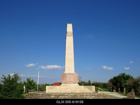 P?kozd, 30 April 2017Memorial column of the Battle of P?kozd of 29 September 1848 in the P?kozd military memorial park.A p?kozdi csata (1848. szeptember 29.) tisztelet?re ?ll?tott eml?koszlop a p?kozdi katonai eml?kparkban.-stock-foto