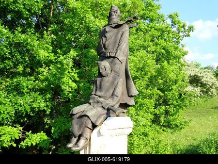 P?kozd, 30 April 2017Statue to the memory of the Heroes and Victims of WWII in the P?kozd military memorial park.A II. vil?gh?bor? h?seinek ?s ?ldozatainak eml?k?re ?ll?tott szobor a p?kozdi katonai eml?kparkban. Alkot?ja: Benedek Gy?rgy.-stock-foto
