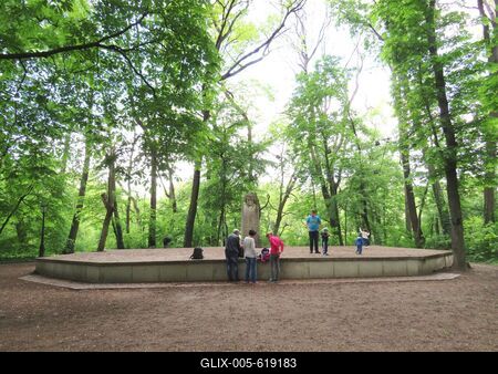 Martonv?s?r, 30 April 2017Statue of Beethoven in the park of Brunszvik Castle. Beethoven szobra a Brunszvik kast?ly parkj?ban.P?sztor J?nos 1927-ben k?sz?lt alkot?sa.-stock-foto