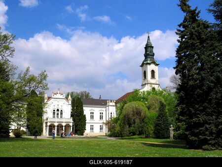 Martonv?s?r, 30 April 2017The St. Anna Church and the Brunszvik castle built in baroque-neogothic style in 1785. Beethoven here has completed his Appassionata in 1806.A Szent Anna templom ?s a Brunszvik kast?ly. barokk-neog?t st?lusban ?p?lt 1785-ben. Beethoven itt fejezte be Apassionata m?v?t 1806-ban.-stock-foto