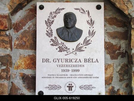 P?kozd, 2015. j?nius 26.Gyuricza B?la vez?rezredes domborm?ve a p?kozdi Nemzeti Eml?khelyen. Az eml?kt?bl?t Neszt?k B?la k?sz?tette 2000-ben.-stock-foto