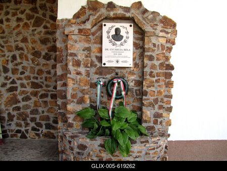 P?kozd, 2015. j?nius 26.Gyuricza B?la vez?rezredes domborm?ve a p?kozdi Nemzeti Eml?khelyen. Az eml?kt?bl?t Neszt?k B?la k?sz?tette 2000-ben.-stock-foto