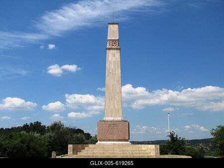 P?kozd, 2015. j?nius 26.A p?kozdi eml?km?. 1951-ben l?tes?lt a Jellasics serege ellen gy?zelemmel megv?vott 1848. szeptember 29-i p?kozdi csata eml?k?re. A csata napj?t a Magyar Honv?ds?g megalakul?s?nak napj?v? nyilv?n?tott?k.-stock-foto