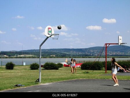 Ag?rd, 2015. j?nius 26.Kos?rlabd?z? l?ny a Velencei-t? partj?n, Ag?rdon.-stock-foto