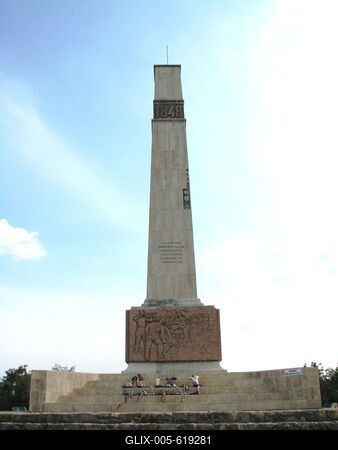 P?kozd, 2008. augusztus 28.A p?kozdi csata eml?k?re ?ll?tott obeliszk a Velencei-t? partj?n fekv? M?szag-hegyen, a magyar honv?ds?g megalakul?s?t id?zi.-stock-foto