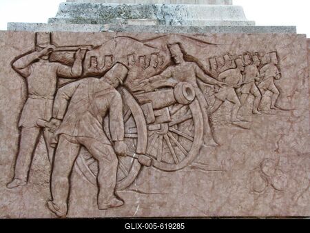 P?kozd, 2008. augusztus 28.Az 1848-as p?kozdi csata eml?k?re ?ll?tott obeliszk talapzat?t d?sz?t? dimborm?.-stock-foto