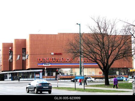 Store - City view - Dunaújváros - Hungary-stock-foto